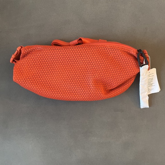 Lululemon All Hours Belt Bag - Picture 6 of 8